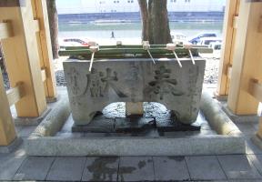 東参道の手水鉢